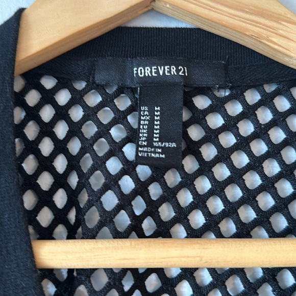 FOREVER 21 - MESH CROP - Picture 3 of 3